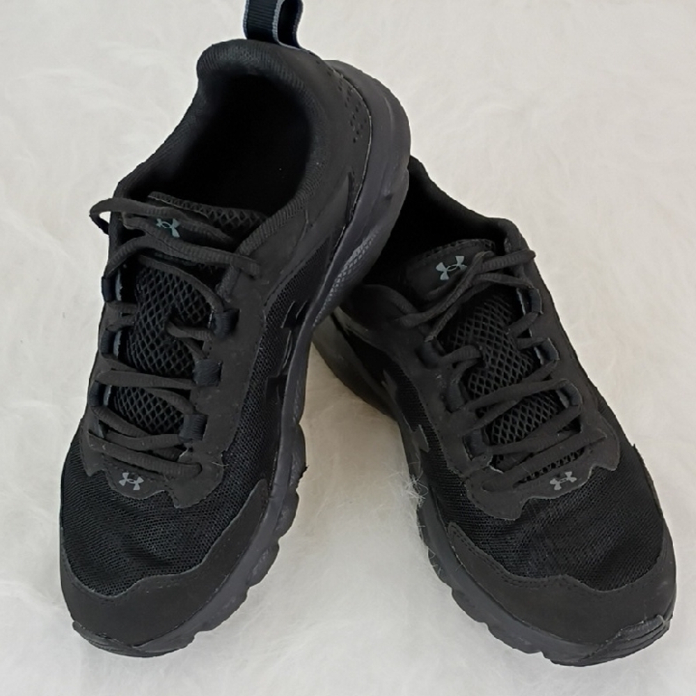 Under Armour Black Kids Sneakers. Youth sz. 6.5